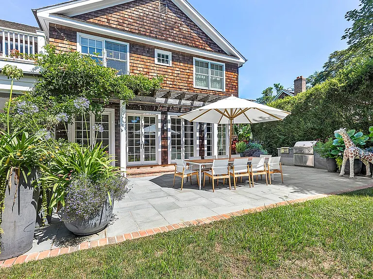 78 Pantigo Rd — Photo 3