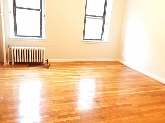 3rd image of 3015 33rd St APT 1B