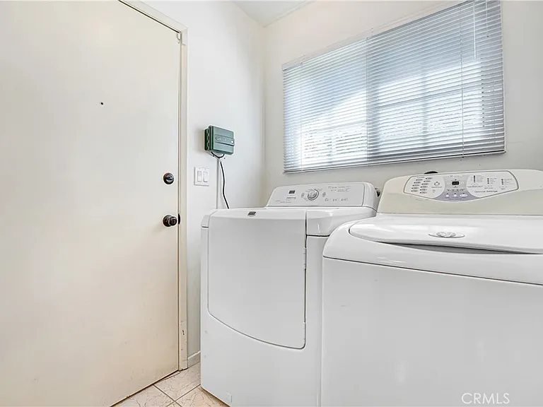 10352 Hayvenhurst Ave — Photo 8