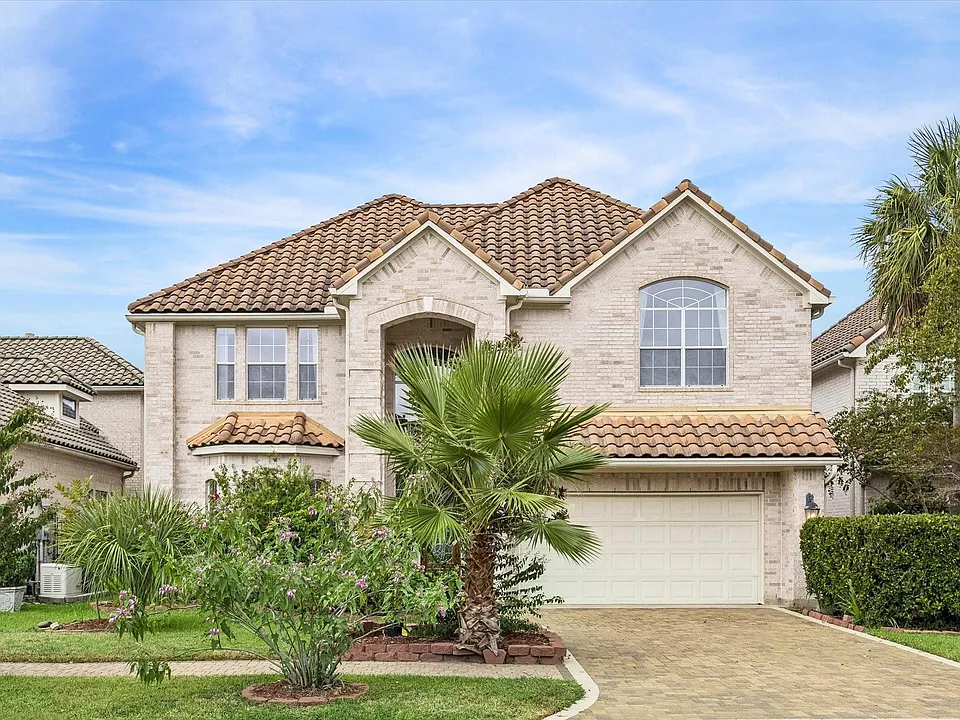 18910 Villa Bergamo Ln