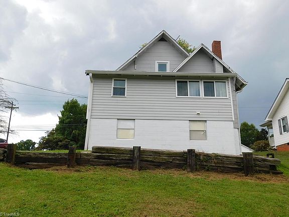 5th image of 1054 N Bridge St