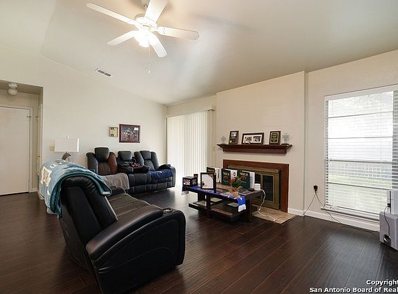 4th image of 6806 Hillside Blf