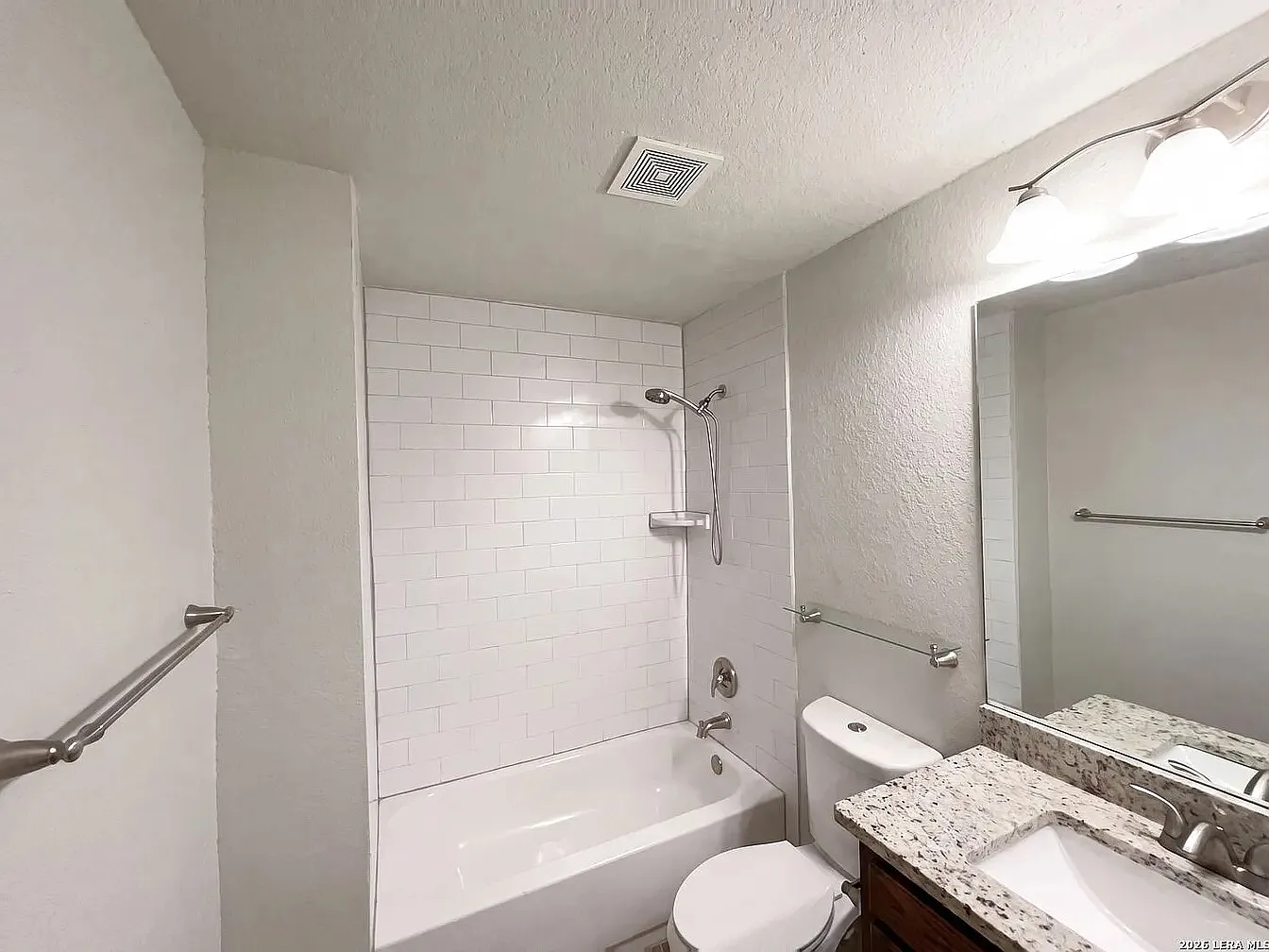 3 bed, 1678 sqft, $1,957 — Photo 2