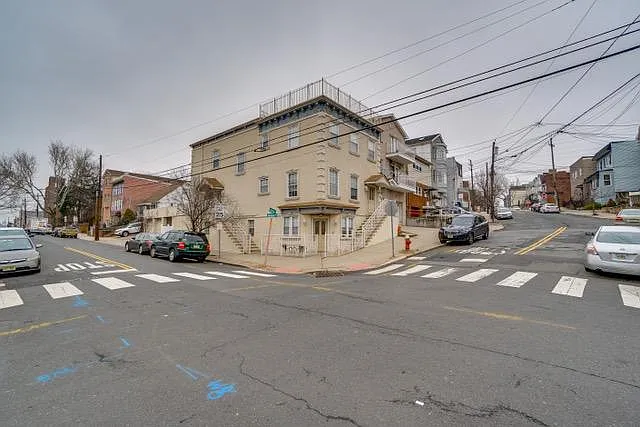 196 Zabriskie St #4 — Photo 5