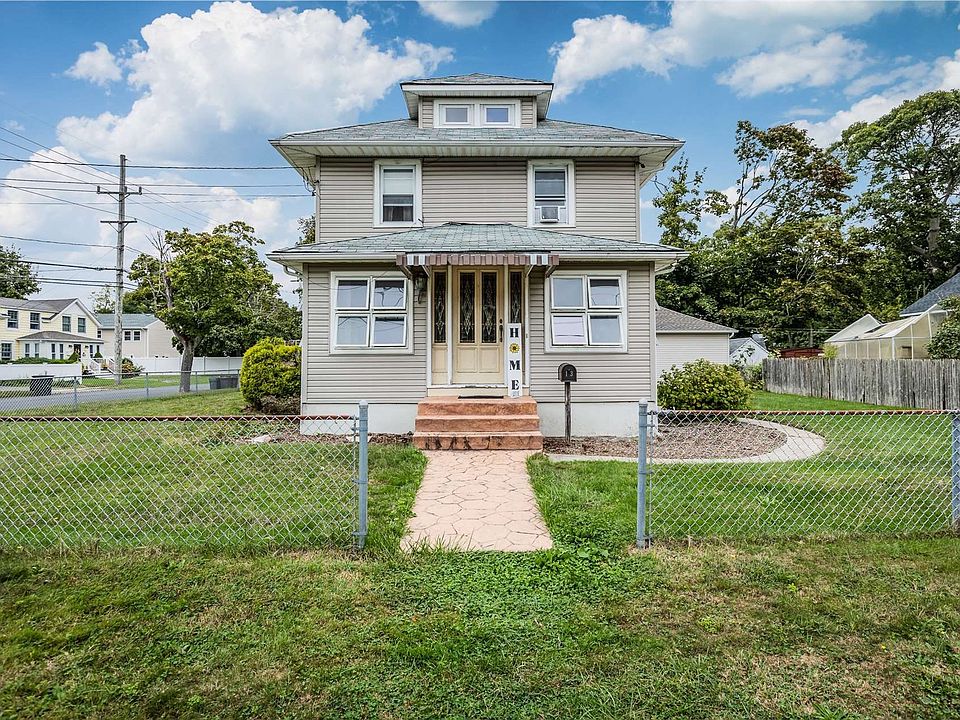 1st image of 13 Court St