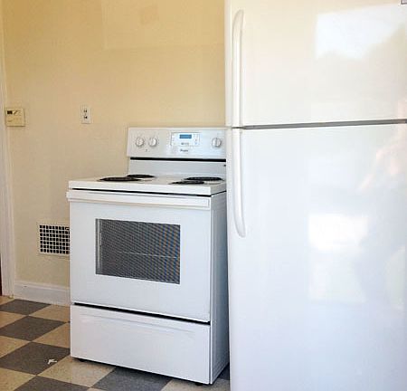 5th image of 2570 Indianola Ave