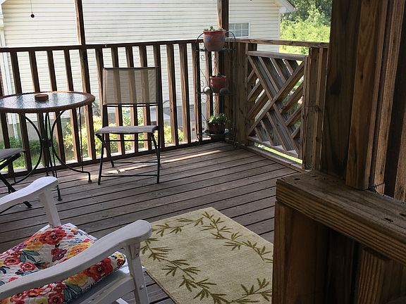 Screened in porch