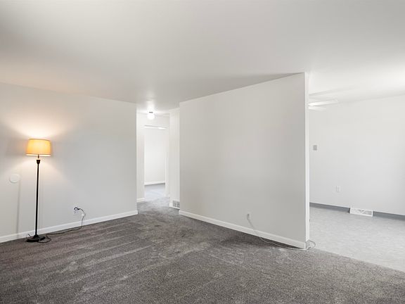 4th image of 1331 W Bismark Ave