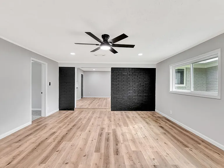 704 Teabury St — Photo 19