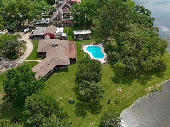 2307 Oleander Dr, Dickinson, TX 77539