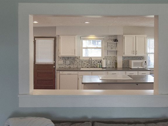 4th image of 736 Meadow Wood Dr