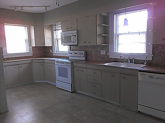 5th image of 502 N Thompson Ave
