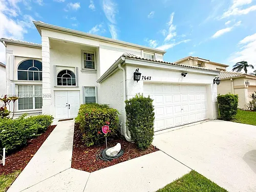 7647 Rockport Cir Photo 1