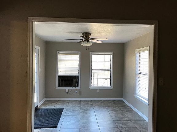 3rd image of 918 W Brown Ave