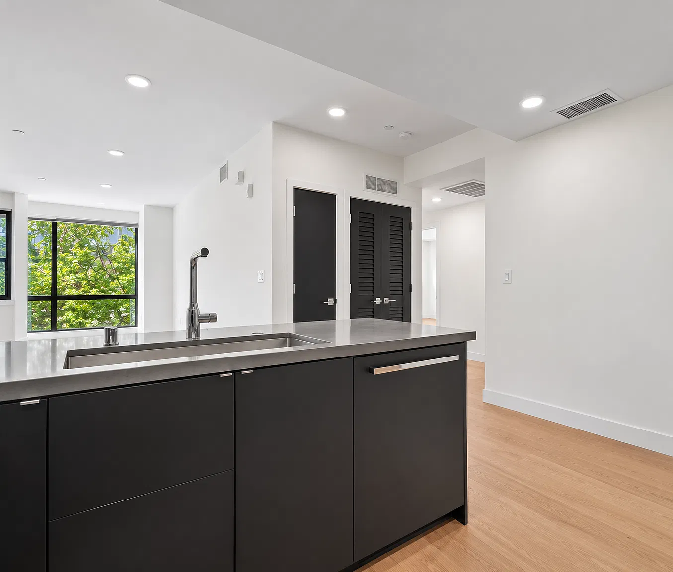 2 bed, 2.0 bath, 1038 sqft, $6,350 — Photo 3