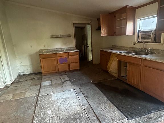 4th image of 16401 Janan Dr