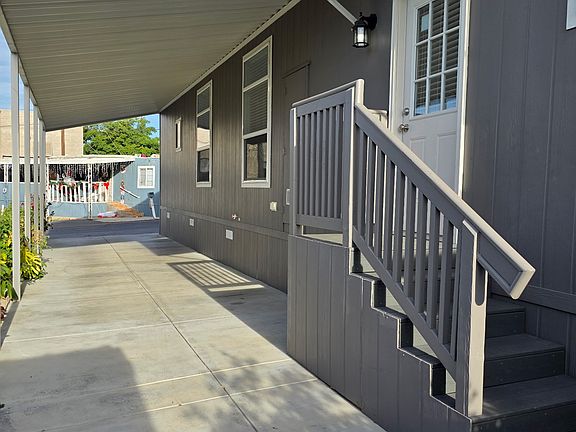 Driveway/Side Entrance