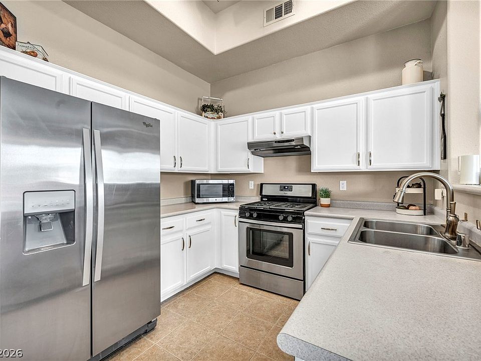 1st image of 2305 W Horizon Ridge Pkwy APT 3621