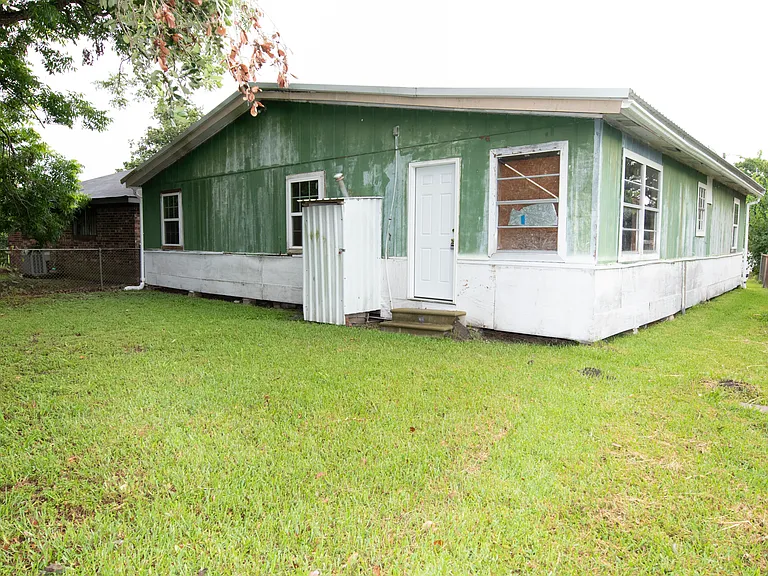 405 Johnston St — Photo 29