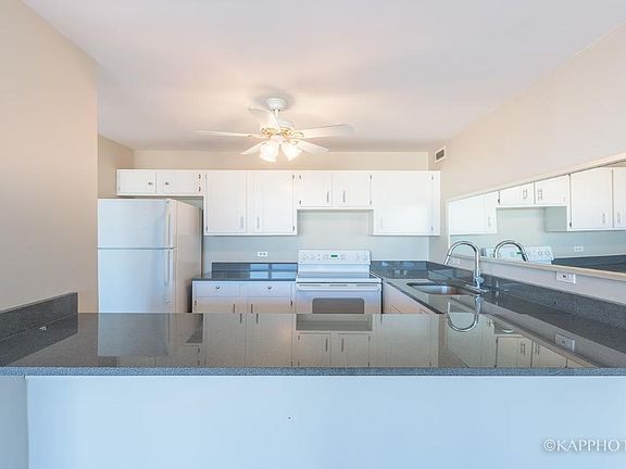 2nd image of 1540 N La Salle Dr #1306