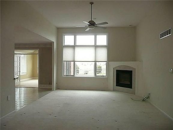 4th image of 14814 Lake Winds Dr