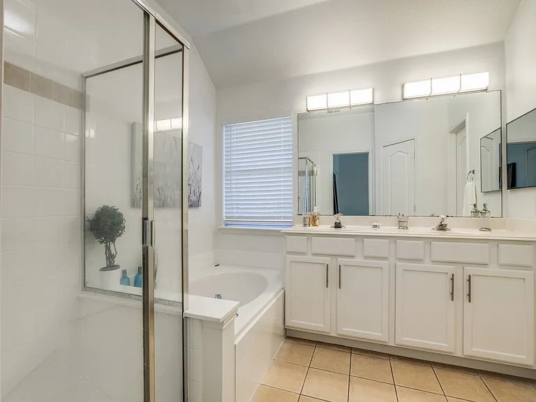 11298 Newberry Dr — Photo 17