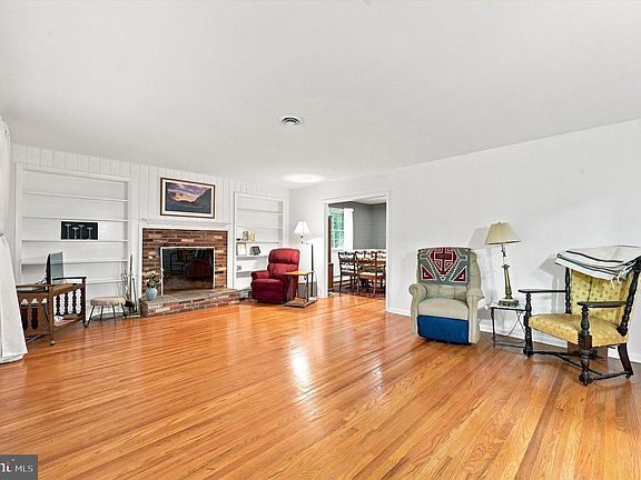 5th image of 241 Timber Jump Ln
