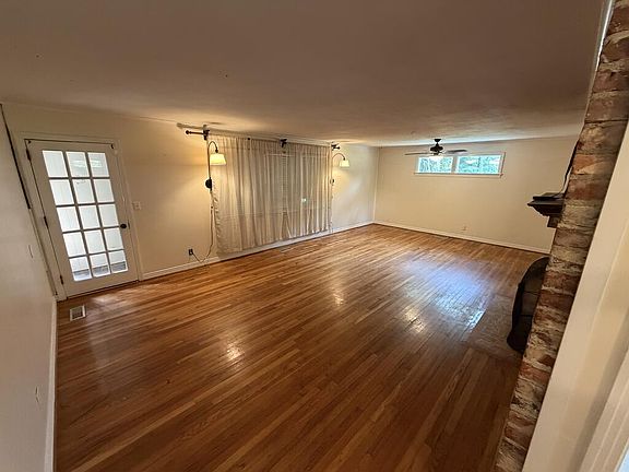 3rd image of 207 S Franklin Dr