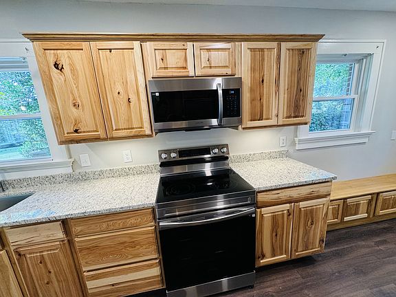 5th image of 212 Whitehall Rd