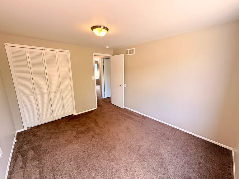 11849 Ontario Dr — Photo 32
