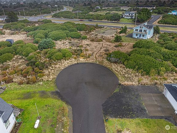 3rd image of 1009 Dune Court SW