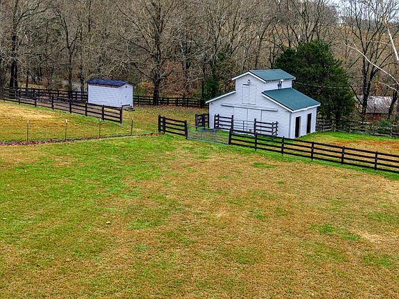 3rd image of 1910 Cedar Creek Rd