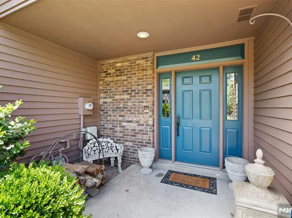 42 Lexington Ct #42C, Washington Township, NJ 07676