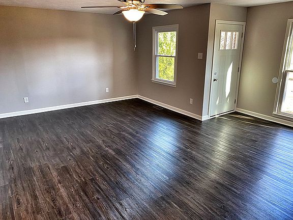 2nd image of 716 Walnut Hill Cres