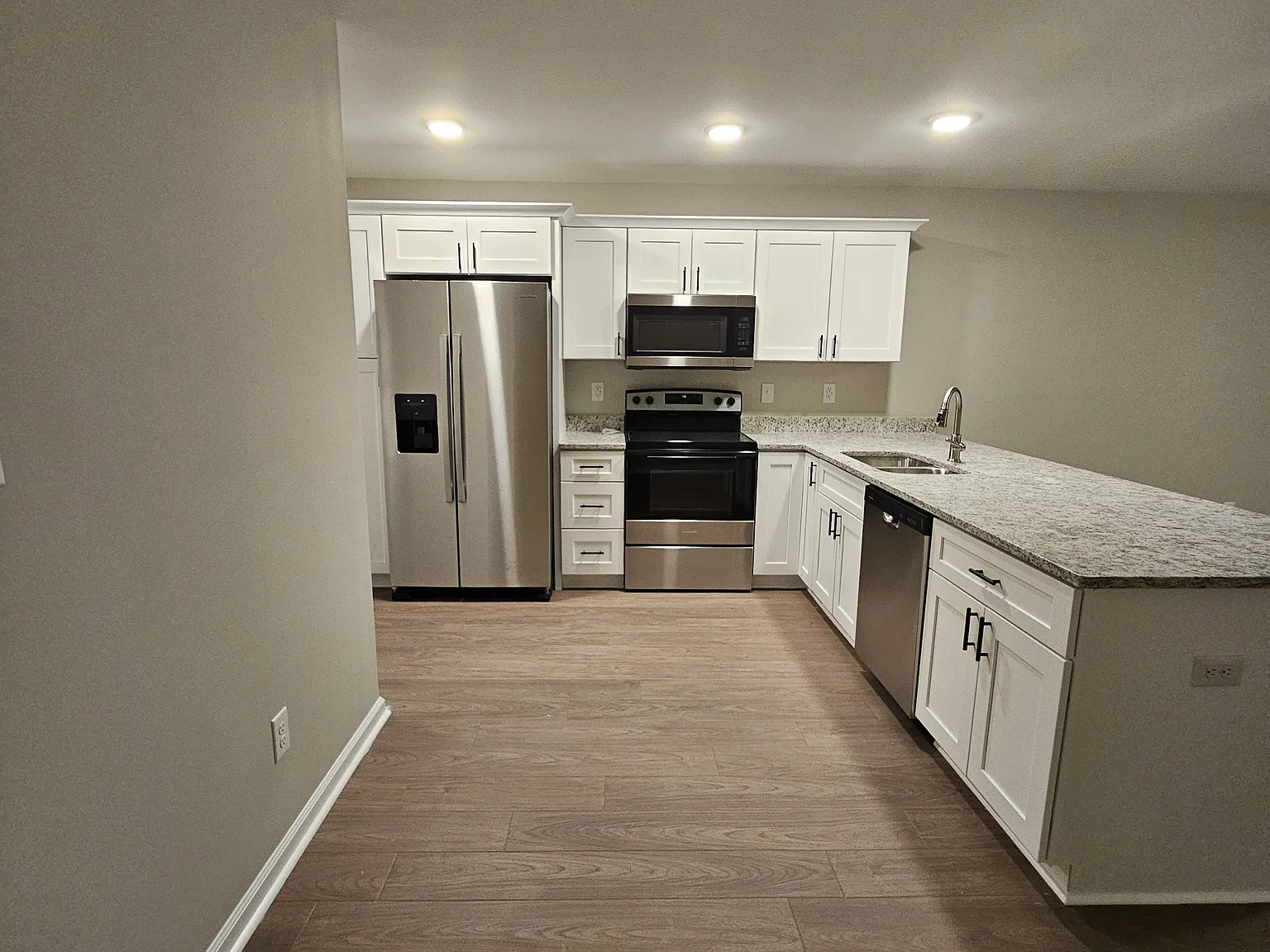 2 bed, 1100 sqft, $1,700 — Photo 4
