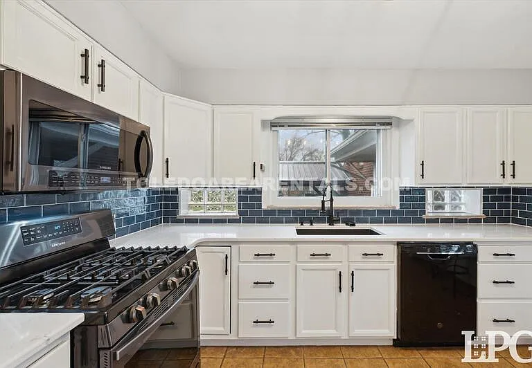 391 Perry Dr — Photo 12