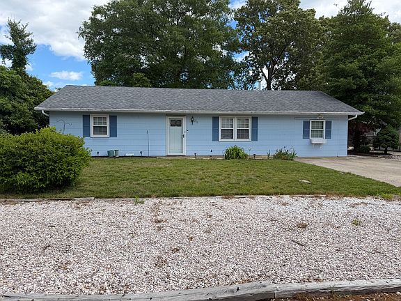 3rd image of 205 Fernwood Ln