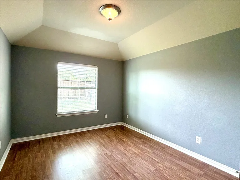 9404 Caliente Dr — Photo 15