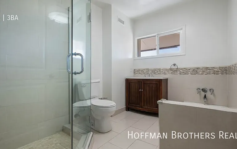 1222 Daniels Dr — Photo 21