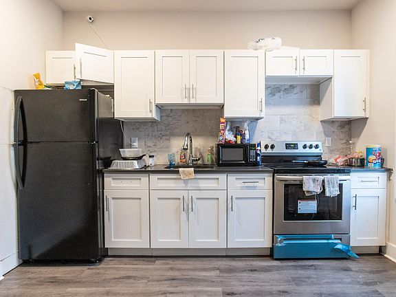 5th image of 756 E Madison St #1A
