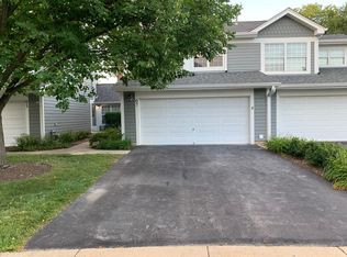7 Sarahs Grove Ln #7, Schaumburg, IL 60193