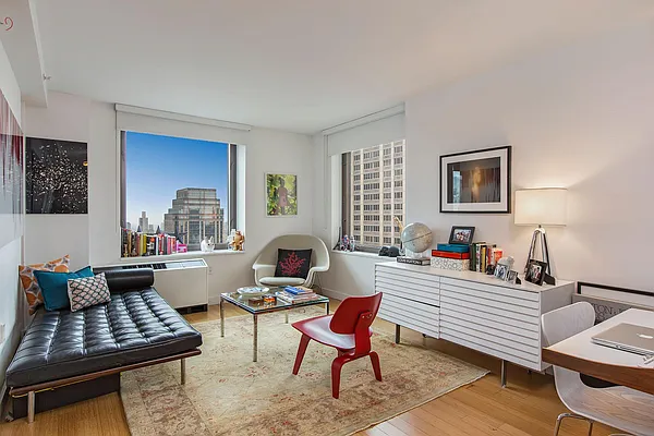 Sold by Avenue Real Estate | media 10