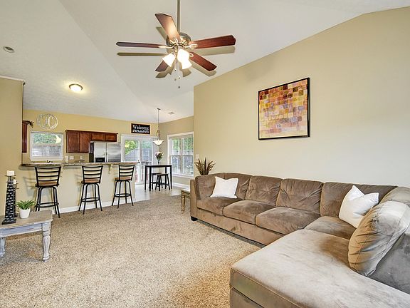 5th image of 6008 Wooded Creek Dr Unit 202