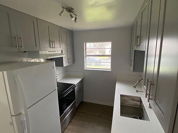 4th image of 306 S Crockett St