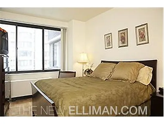 Rented by Douglas Elliman | media 14