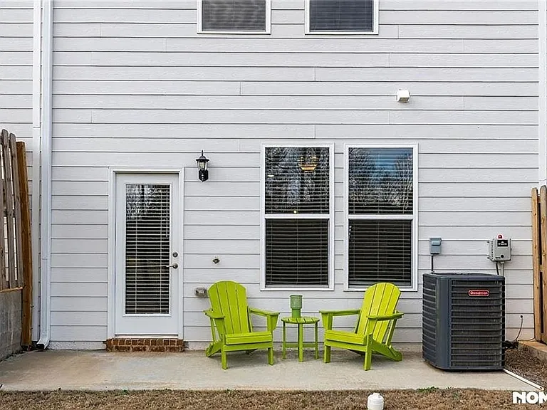 110 Greenview Ct — Photo 13