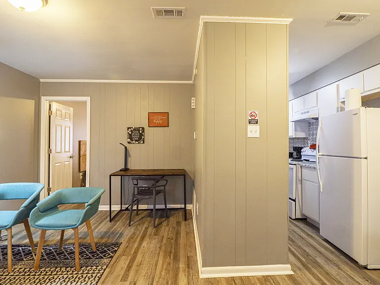 205 W Nettleton Ave #B — Photo 2