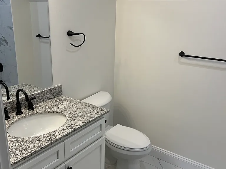 470 Howard Ave #3 — Photo 3