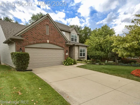 1218 Wind Chime Dr #50, Waterford, MI 48327