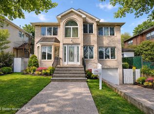 11 Whitaker Pl, Staten Island, NY